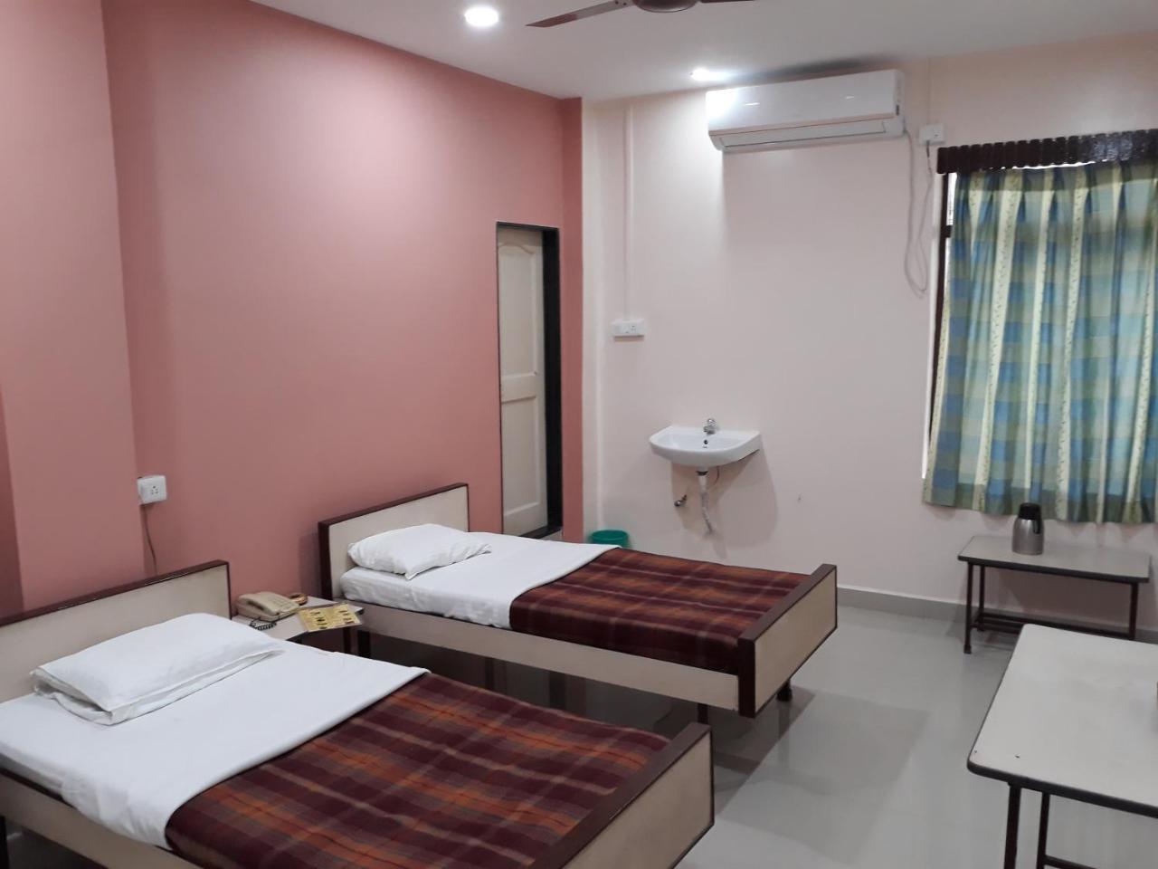 Hotel Gomatgiri Evrengabad Dış mekan fotoğraf